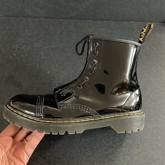 Dr. Marten youth sinclair bex patent leather boots size 5M