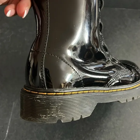 Dr. Marten youth sinclair bex patent leather boots size 5M