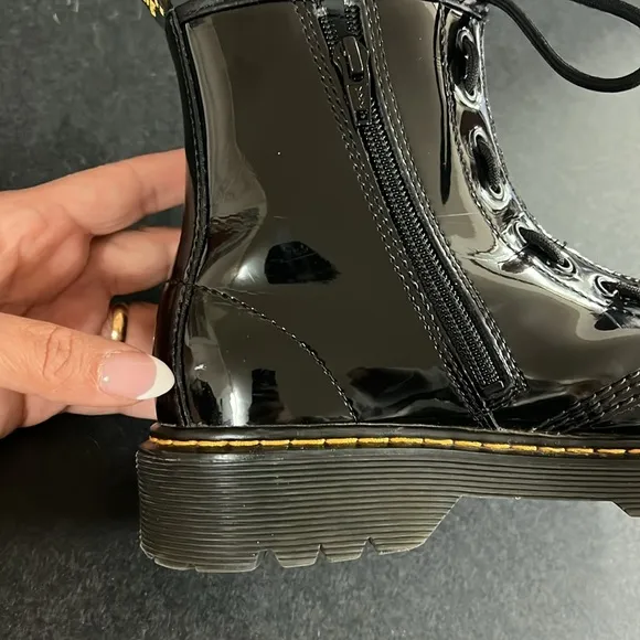 Dr. Marten youth sinclair bex patent leather boots size 5M