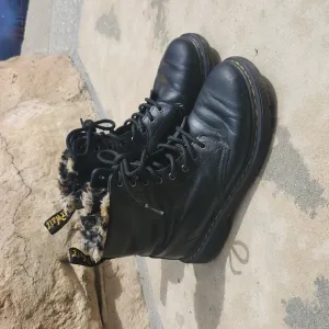 Dr. Martens 1460 Serena black Fluff cheetah Leather boots size 5