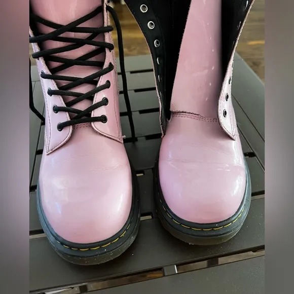 Dr Martens EUC Air Wair Youth 1460 Patent Leather Lace Up Boots