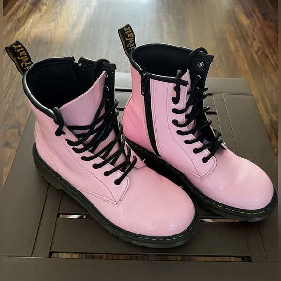 Dr Martens EUC Air Wair Youth 1460 Patent Leather Lace Up Boots