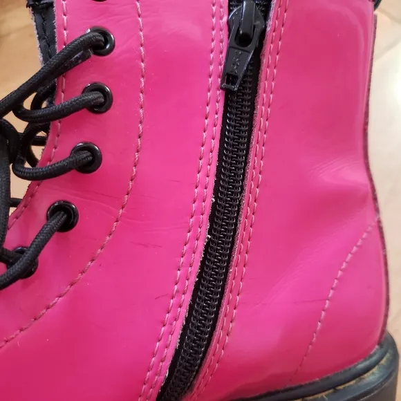 DR. MARTENS Hot Pink Patent Leather Lace-up Boots Delaney size 5 barbie core
