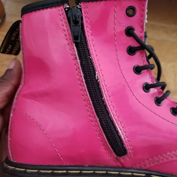 DR. MARTENS Hot Pink Patent Leather Lace-up Boots Delaney size 5 barbie core