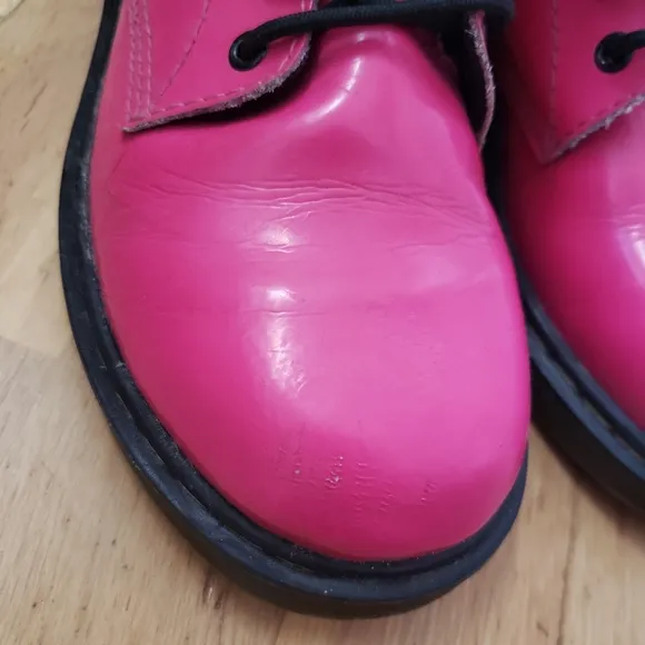 DR. MARTENS Hot Pink Patent Leather Lace-up Boots Delaney size 5 barbie core