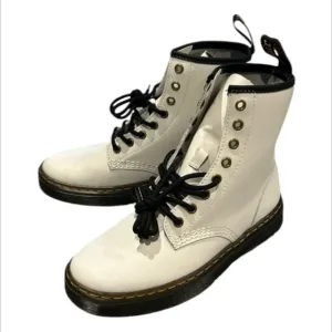 Dr. Martens Zavala white leather boots lace up size 7 new
