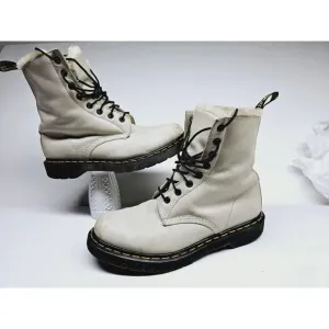 Dr. Martens Winter Women 9