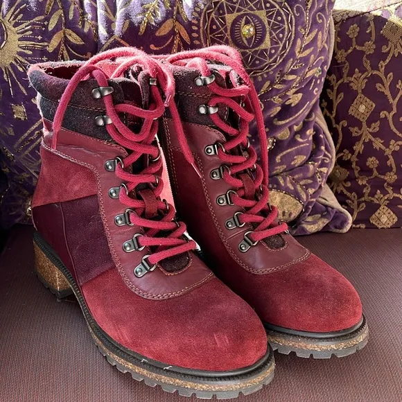 Earth elements Red/Burgundy Leather &amp; Suede Hiking Boots w/side zipper Size 7.5