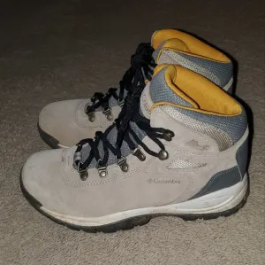 EUC COLUMBIA NEWTON RIDGE PLUS WATERPROOF AMPED HIKING BOOTS SIZE 7