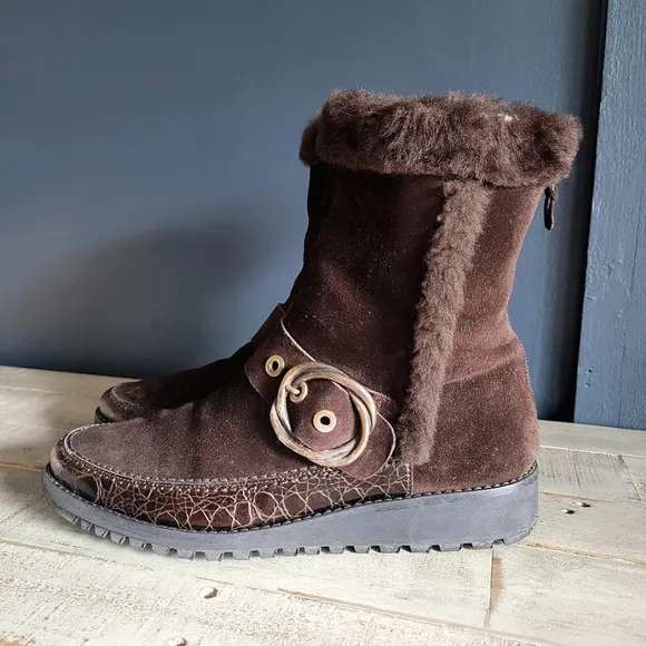 EUC Stuart Weitzman Brown Suede Snow Boots Size‎ 10