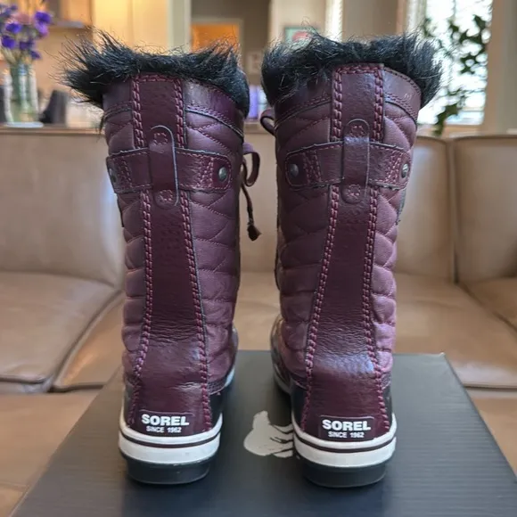 EUC Youth Sorel Tofino II Size 3
