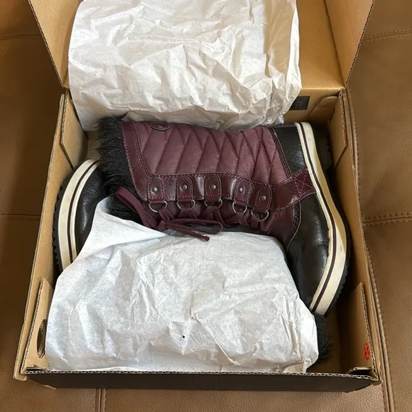EUC Youth Sorel Tofino II Size 3