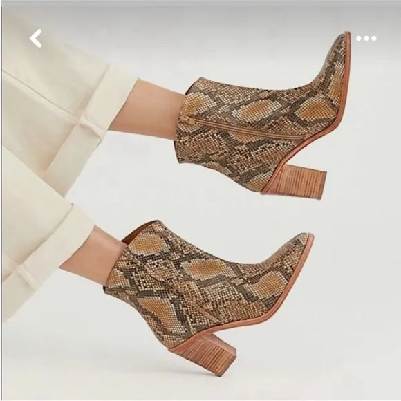 Free People Barclay Boots in Snake Skin Size EU 39