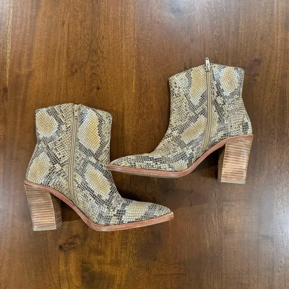 Free People Barclay Boots in Snake Skin Size EU 39