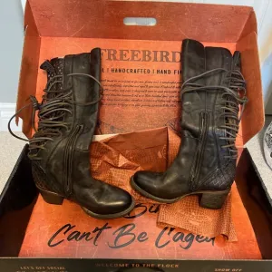Freebird by Steven Carver Olive Boots Size 9 Snakeskin Lace Up Knee High Boots