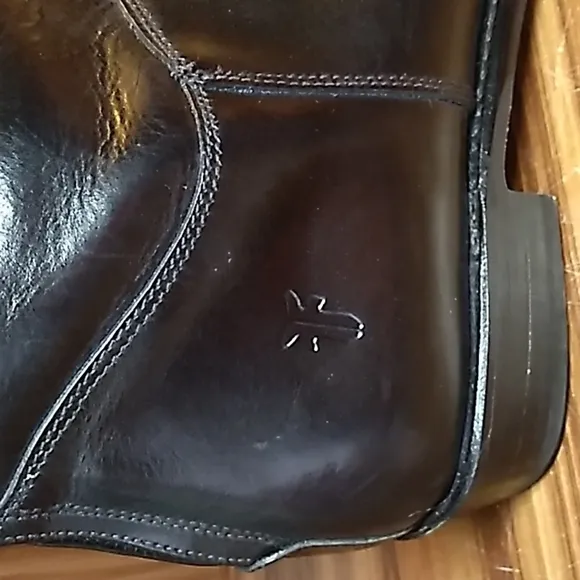 Frye black embroidered logo medallion tall equestrian riding boots 8M