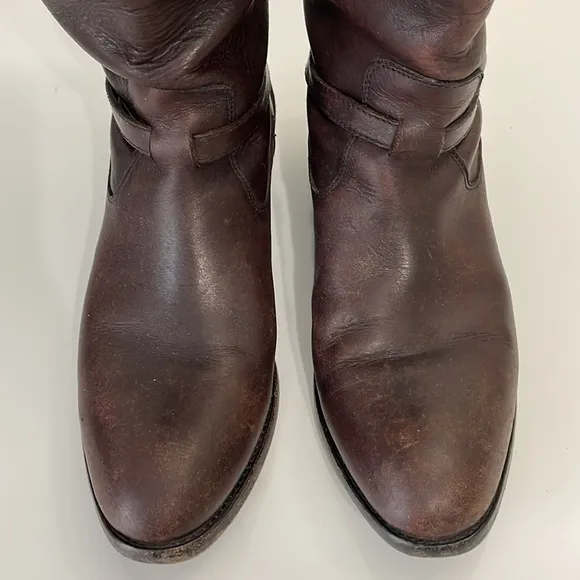 Frye Lindsay Plate brown leather knee high boots. Metal tag at heel. Size 8‎