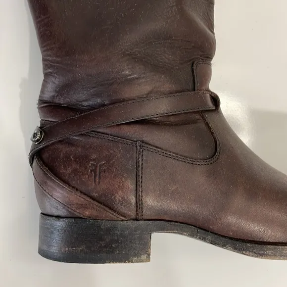 Frye Lindsay Plate brown leather knee high boots. Metal tag at heel. Size 8‎