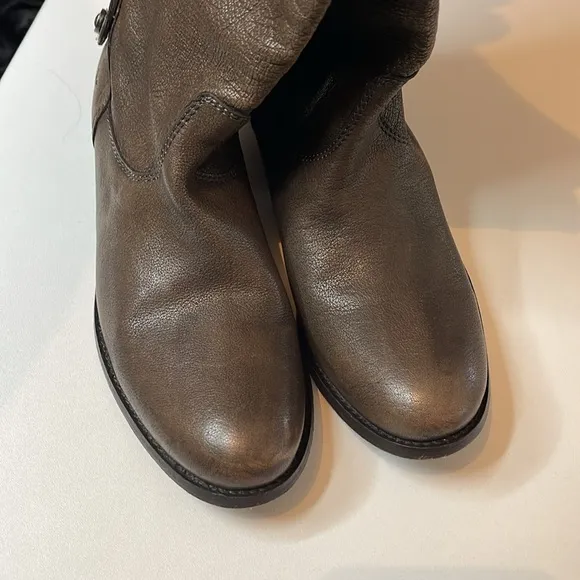 FRYE Melissa Button Back Zip Size 6 1/2 B Knee High Brown Leather Rider Boots