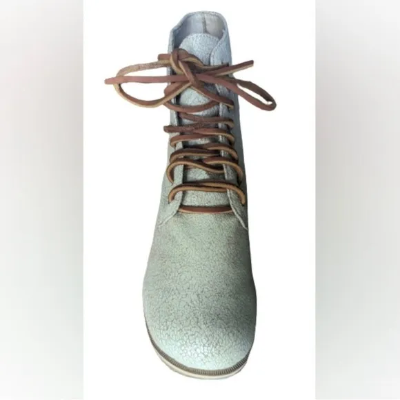 Gee WaWa Footware Anthropologie Low Lace Up Crinkle Leather Boots NIB Sz 8 Ivory