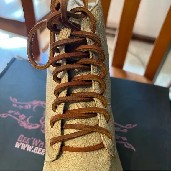 Gee WaWa Footware Anthropologie Low Lace Up Crinkle Leather Boots NIB Sz 8 Ivory