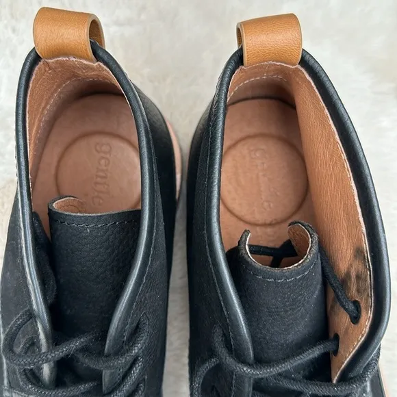 Gentle Souls Men's Donovan Chukka Boots Size 9