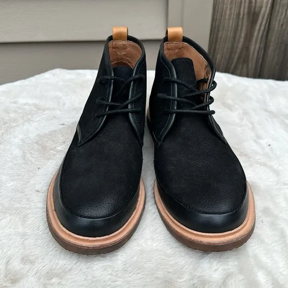 Gentle Souls Men's Donovan Chukka Boots Size 9