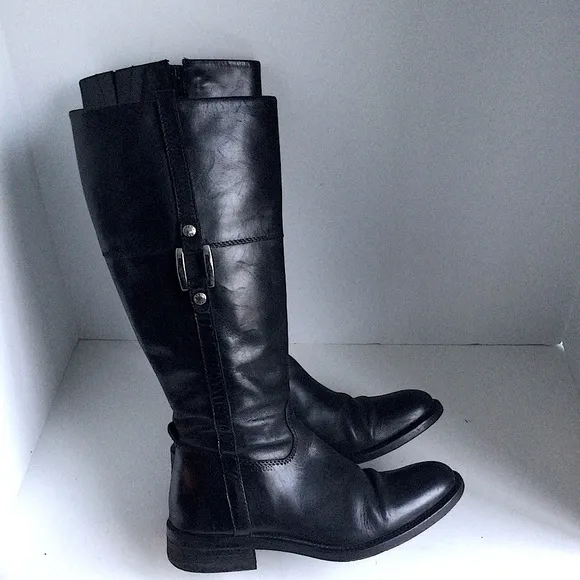 Geox Boots crafted from premium brushed black leather Size 7.5