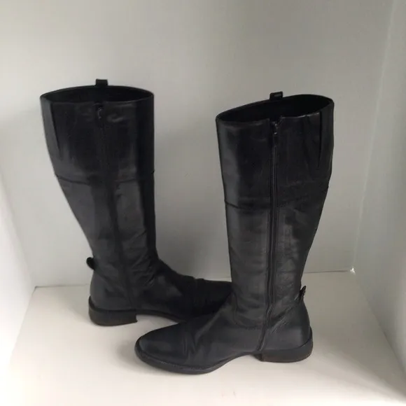 Geox Boots crafted from premium brushed black leather Size 7.5