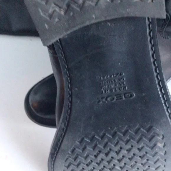 Geox Boots crafted from premium brushed black leather Size 7.5