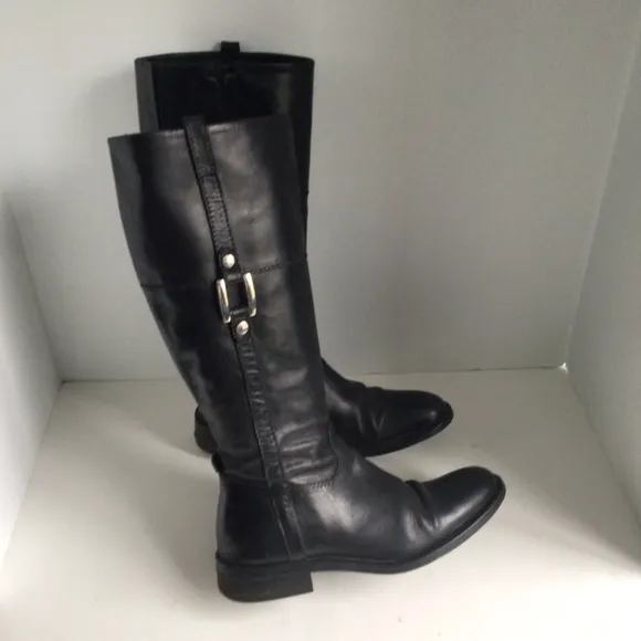 Geox Boots crafted from premium brushed black leather Size 7.5