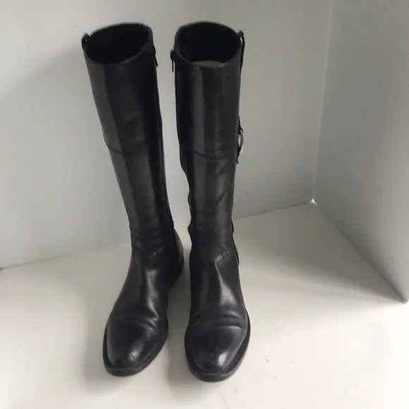 Geox Boots crafted from premium brushed black leather Size 7.5