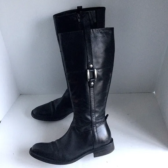Geox Boots crafted from premium brushed black leather Size 7.5