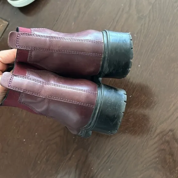 GEOX respira 100% 💯 leather boots so so comfortable! Paid 250$❗️