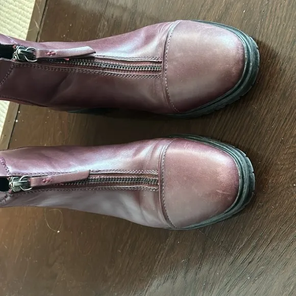 GEOX respira 100% 💯 leather boots so so comfortable! Paid 250$❗️