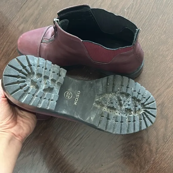 GEOX respira 100% 💯 leather boots so so comfortable! Paid 250$❗️