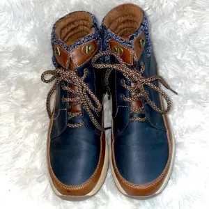 Girls SZ 9 M SPORTCO Sneakers EUC two tone color boots navy blue and brown.