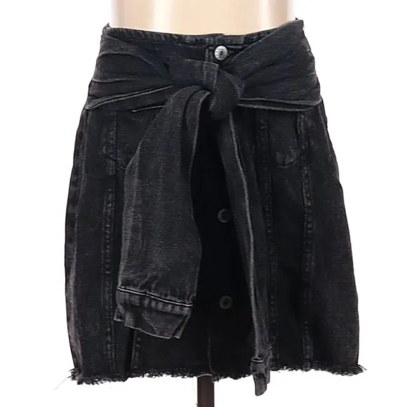 💥HOT ITEM💥Washed Black Tie Front Denim Skirt