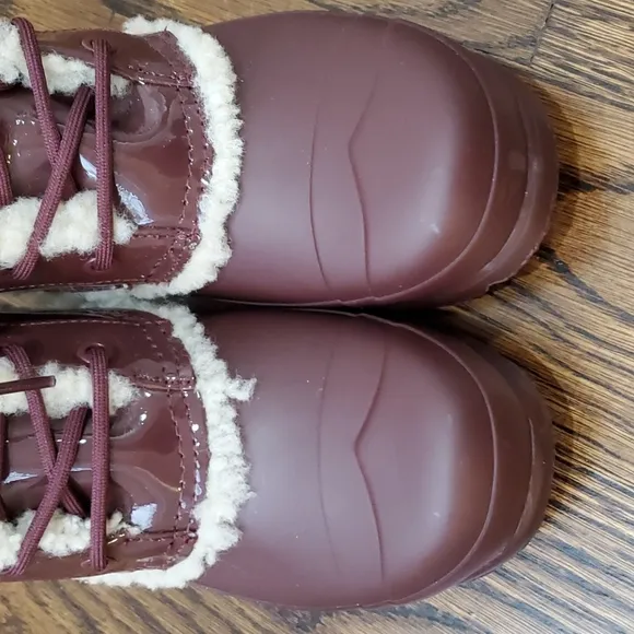 🎉🎉HP🎉🎉NWOT Hunter Rain/Snow Burgundy Boots with Fur Lining