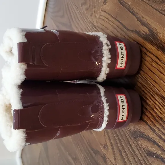 🎉🎉HP🎉🎉NWOT Hunter Rain/Snow Burgundy Boots with Fur Lining