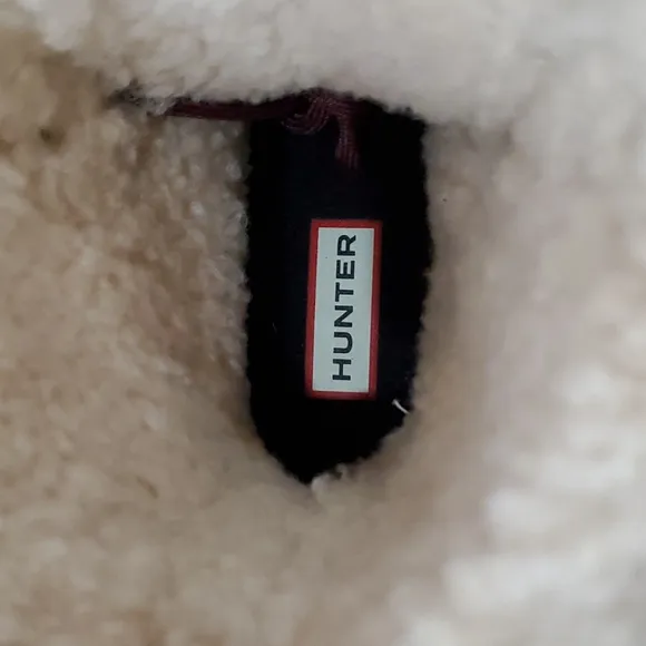 🎉🎉HP🎉🎉NWOT Hunter Rain/Snow Burgundy Boots with Fur Lining
