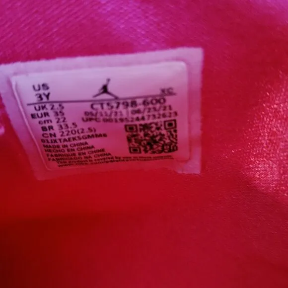Jordan Drip 23 Pinksicle/black size 3y snow boots