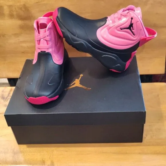 Jordan Drip 23 Pinksicle/black size 3y snow boots