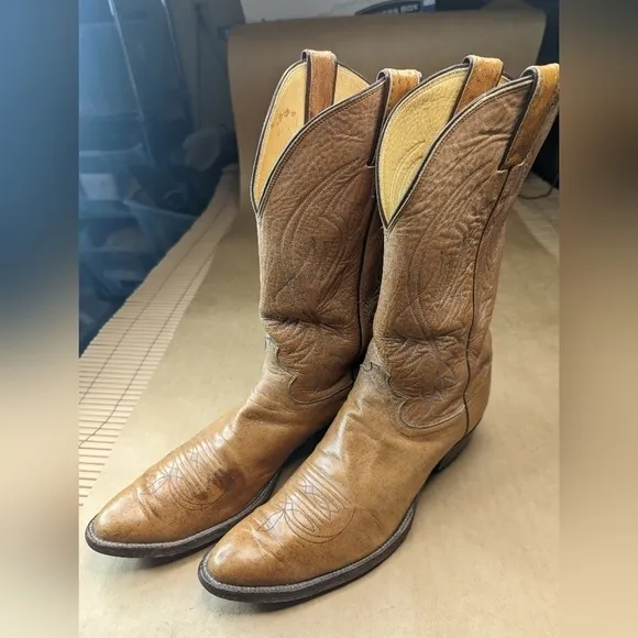 Justin Boots style 2530 men's 11.5B Tan distressed leather classic Western cowbo