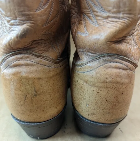 Justin Boots style 2530 men's 11.5B Tan distressed leather classic Western cowbo