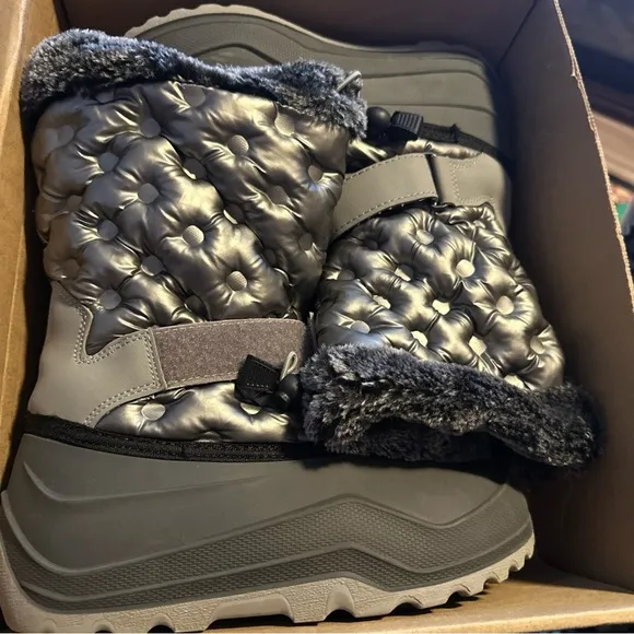 Kamik Penny Snow Winter Boots Little Girls Size 6 Shiny  Silver With Box