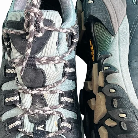 KEEN 7.5 Hiking Women’s Shoes Targhee II Voyageur or Circadia Athletic Shoe WP