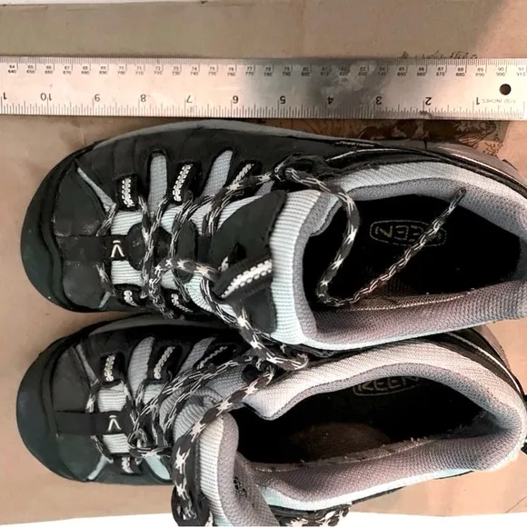 KEEN 7.5 Hiking Women’s Shoes Targhee II Voyageur or Circadia Athletic Shoe WP