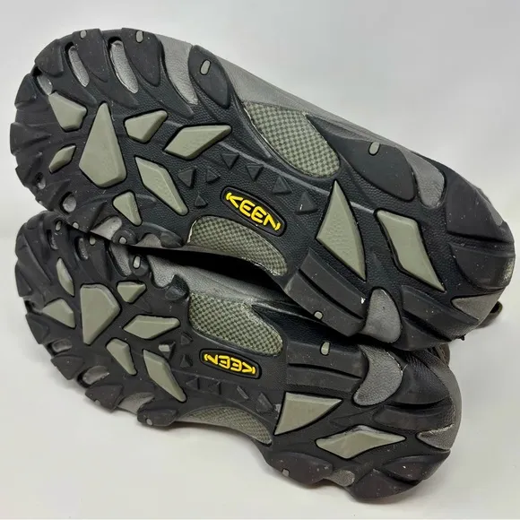 Keen Betty Women’s 200g Insulated Lined Winter Snow Boots Gray Black Size 10.5