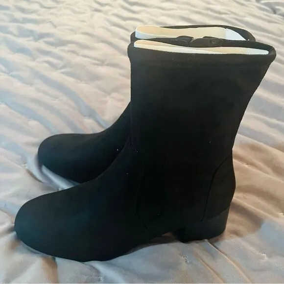 Kenneth Cole Reaction Raleigh Block Heel Ankle Bootie Black Faux Suede 7.5